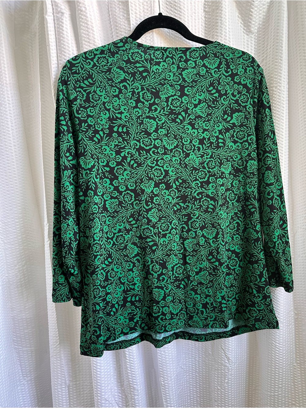 Liz Claiborne Green Printed Wrap-Style Top with Black Pants - Picture 3 of 4